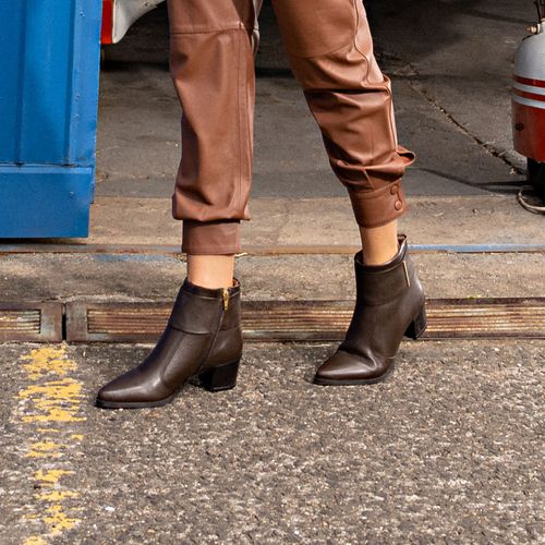 Bota Pegada Feminina em Couro Chocolate 280501-03