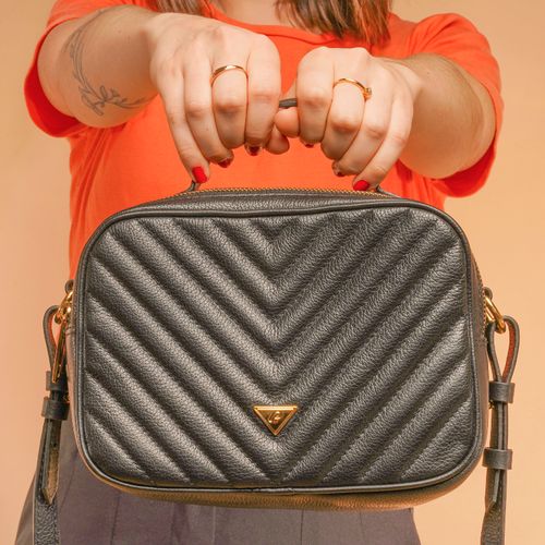 Bolsa Pegada Tiracolo em Couro Preto Média BO210004-01