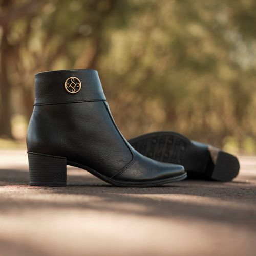 Bota Pegada Feminino em Couro Preto 280512-05