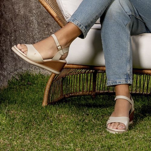 Sandália Pegada Feminina em Couro Off White 233952-05