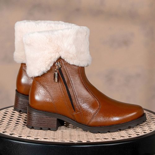Bota Pegada Feminina em Couro Pinhão Cano Curto 281495-04