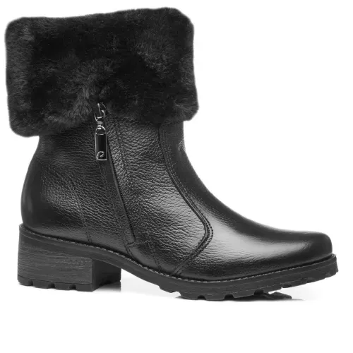 Bota Pegada Feminina em Couro Preta Cano Curto com Pelos 281495-03