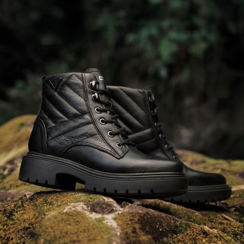 Coturno Pegada Feminino em Couro Preto Cano Curto 282411-03